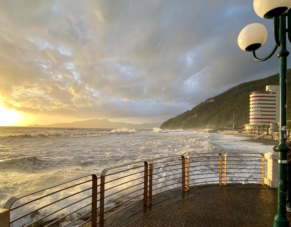 Bed and Breakfast Lungomare Portoturistico Кьявари Экстерьер фото
